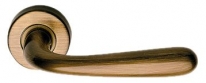 Дверная ручка LINEA CALI на круглой розетке "GARDA" 673 RO 103 OG бронза