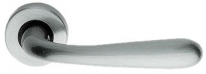 Дверная ручка LINEA CALI на круглой розетке "GARDA" 673 RO 103 CS хром матовый