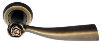 Дверная ручка LINEA CALI на круглой розетке "ROSE" 996 RO 108 BM матовая бронза