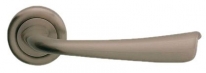 Дверная ручка LINEA CALI на круглой розетке "VOLA" 750 RO 103 NS матовый никель
