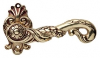 Дверная ручка LINEA CALI на фигурной розетке "POESIA" 1395 RO 015 OF золото французское