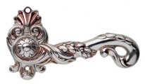 Дверная ручка LINEA CALI на фигурной розетке "POESIA" 1395 RO 015 AF серебро французское