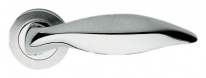 Дверная ручка LINEA CALI "DELFINO" 955 RO 102 на круглой розетке MC хром глянцевый / хром матовый