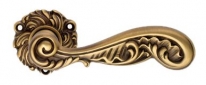 Дверная ручка LINEA CALI на фигурной розетке "ROCOCO" 1285 RO 078 PM патина матовая